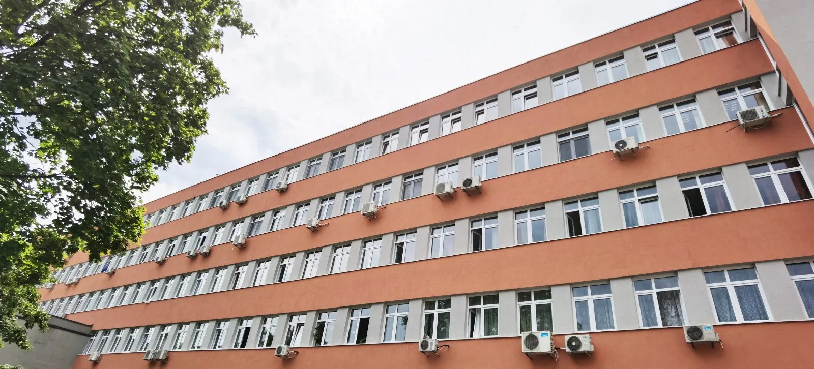 Veress Endre Utcai Rendelőintézet, Pécs – műanyag ablak, zsaluzia (6/7. kép)