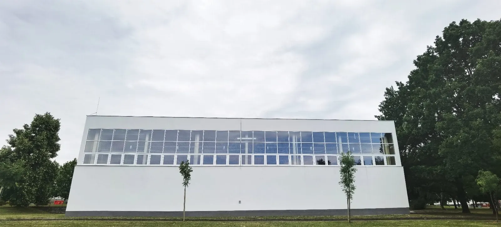 Árpád Fejedelem Gimnázium és Általános Iskola, Pécs – műanyag ablak, alumínium függönyfal (2/5. kép)