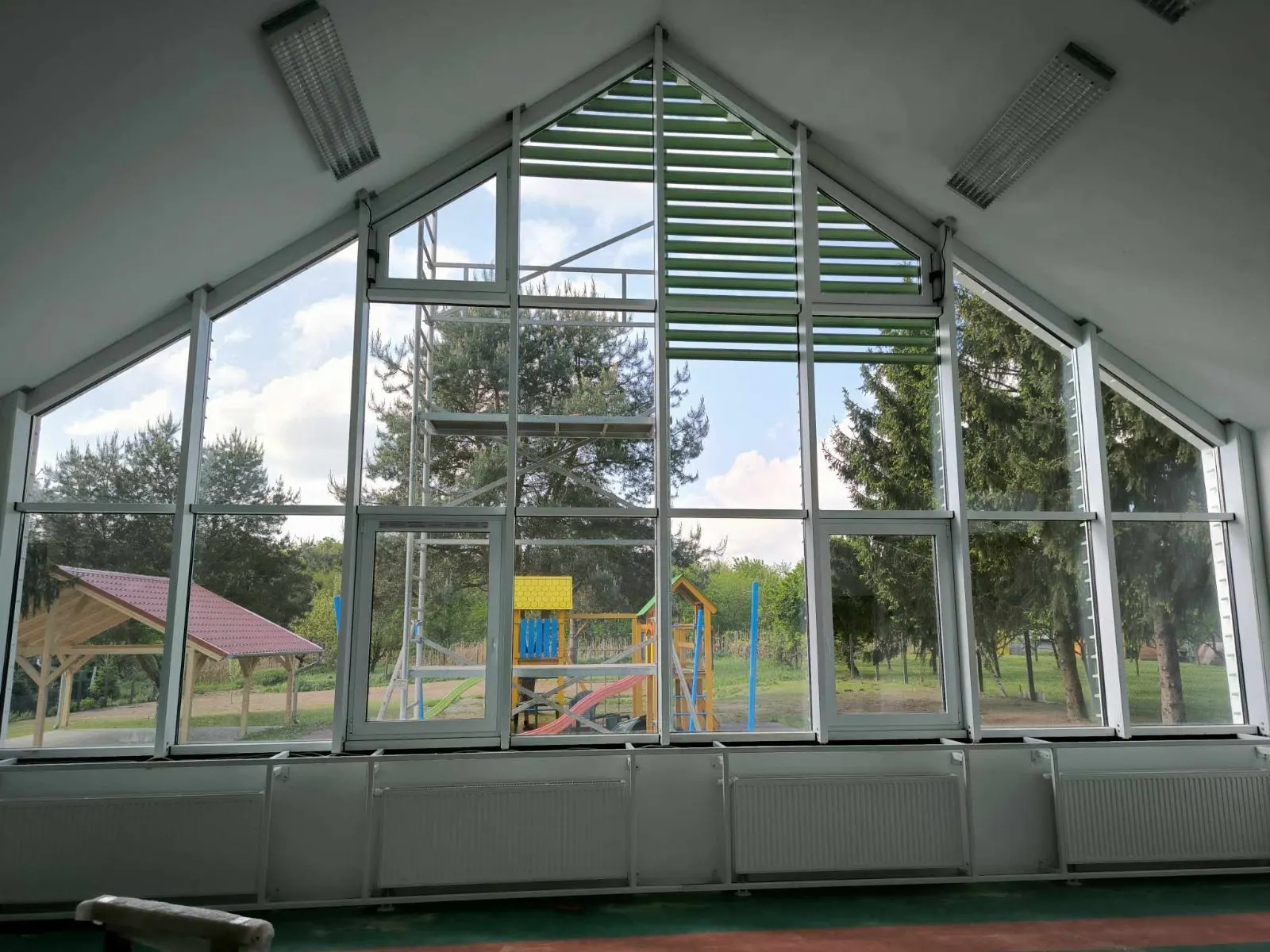 Táncsics utcai Gombácska Óvoda, Marcali – műanyag ablak, alumínium ajtó, napellenző, screen árnyékoló, beltéri ajtó (1/9. kép)
