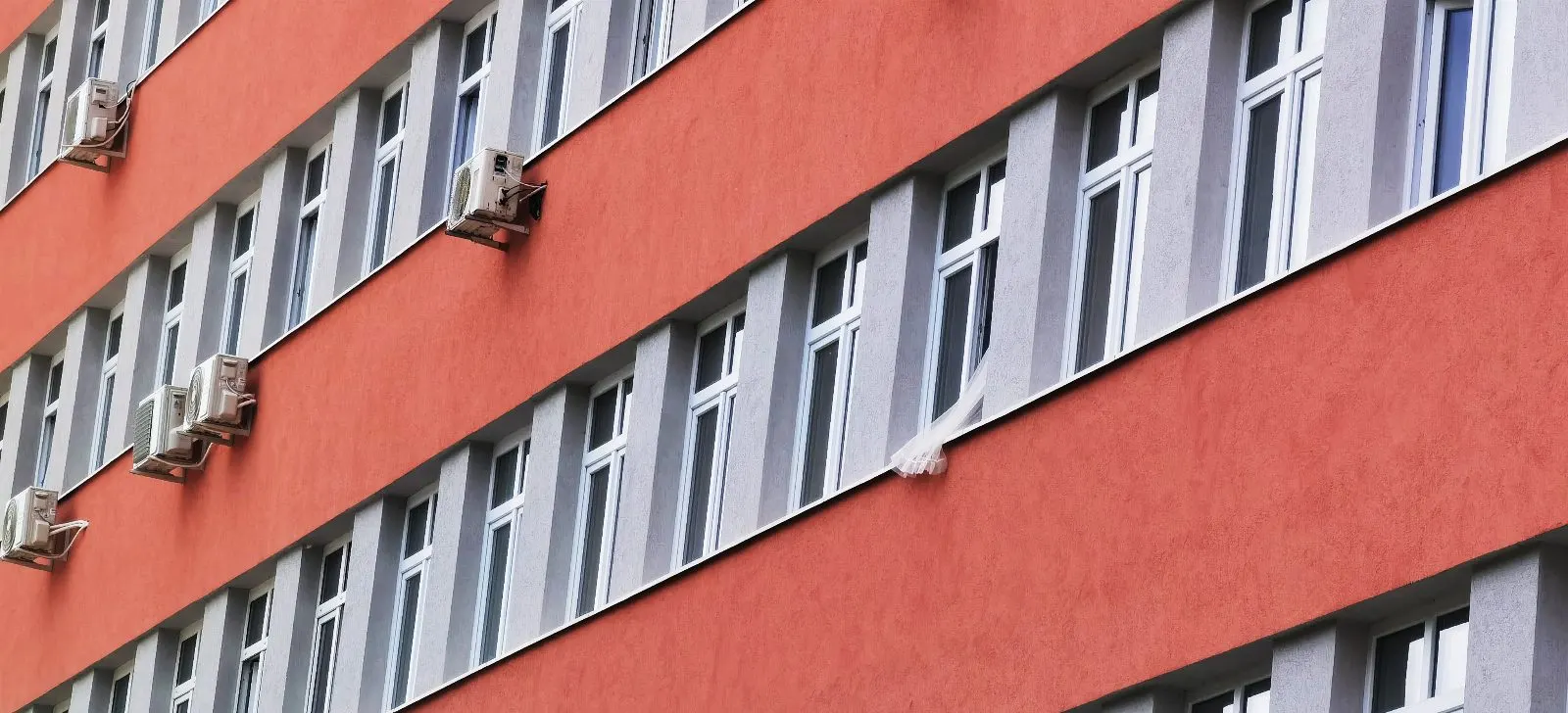 Veress Endre Utcai Rendelőintézet, Pécs – műanyag ablak, zsaluzia (7/7. kép)