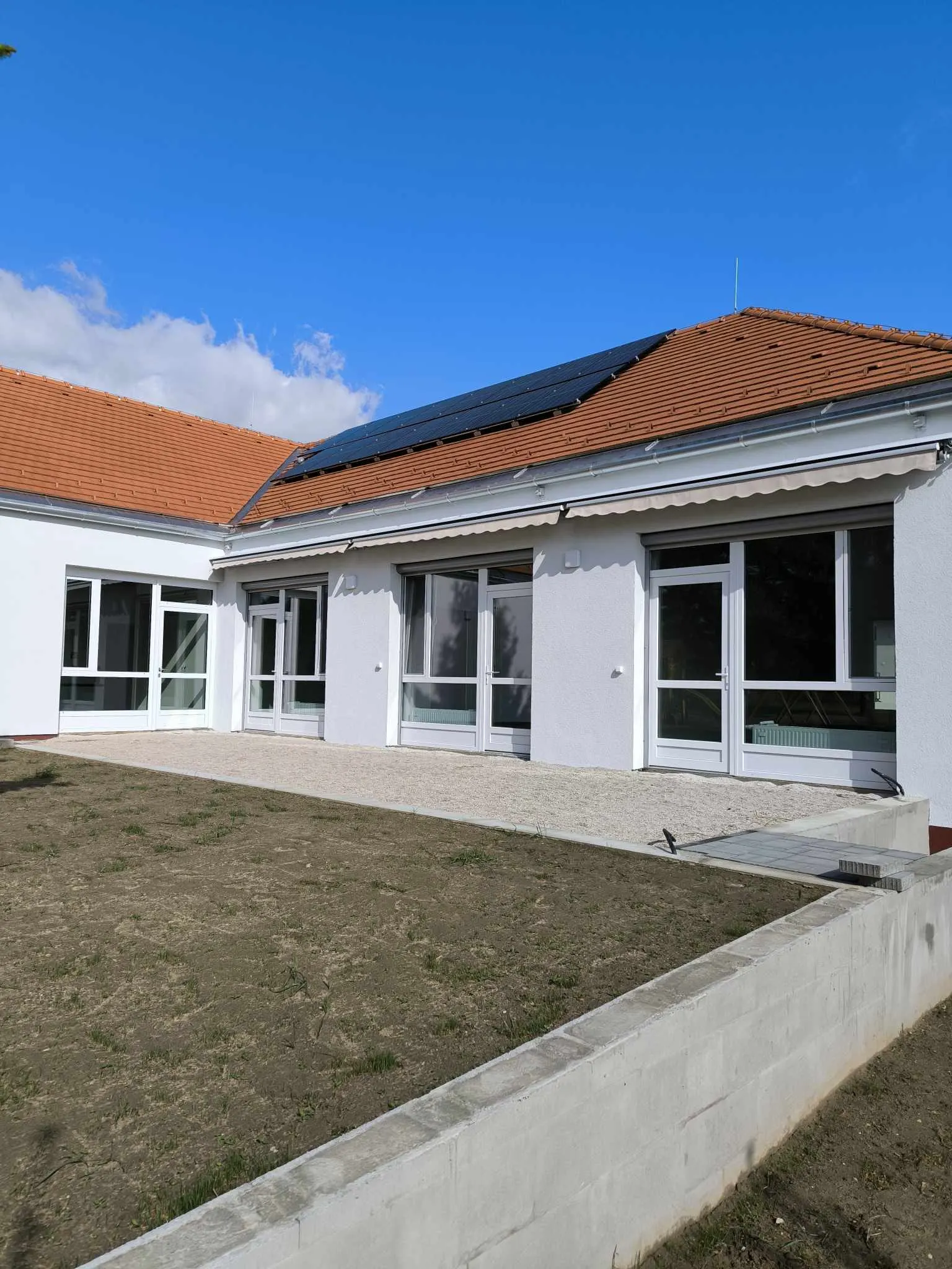 Táncsics utcai Gombácska Óvoda, Marcali – műanyag ablak, alumínium ajtó, napellenző, screen árnyékoló, beltéri ajtó