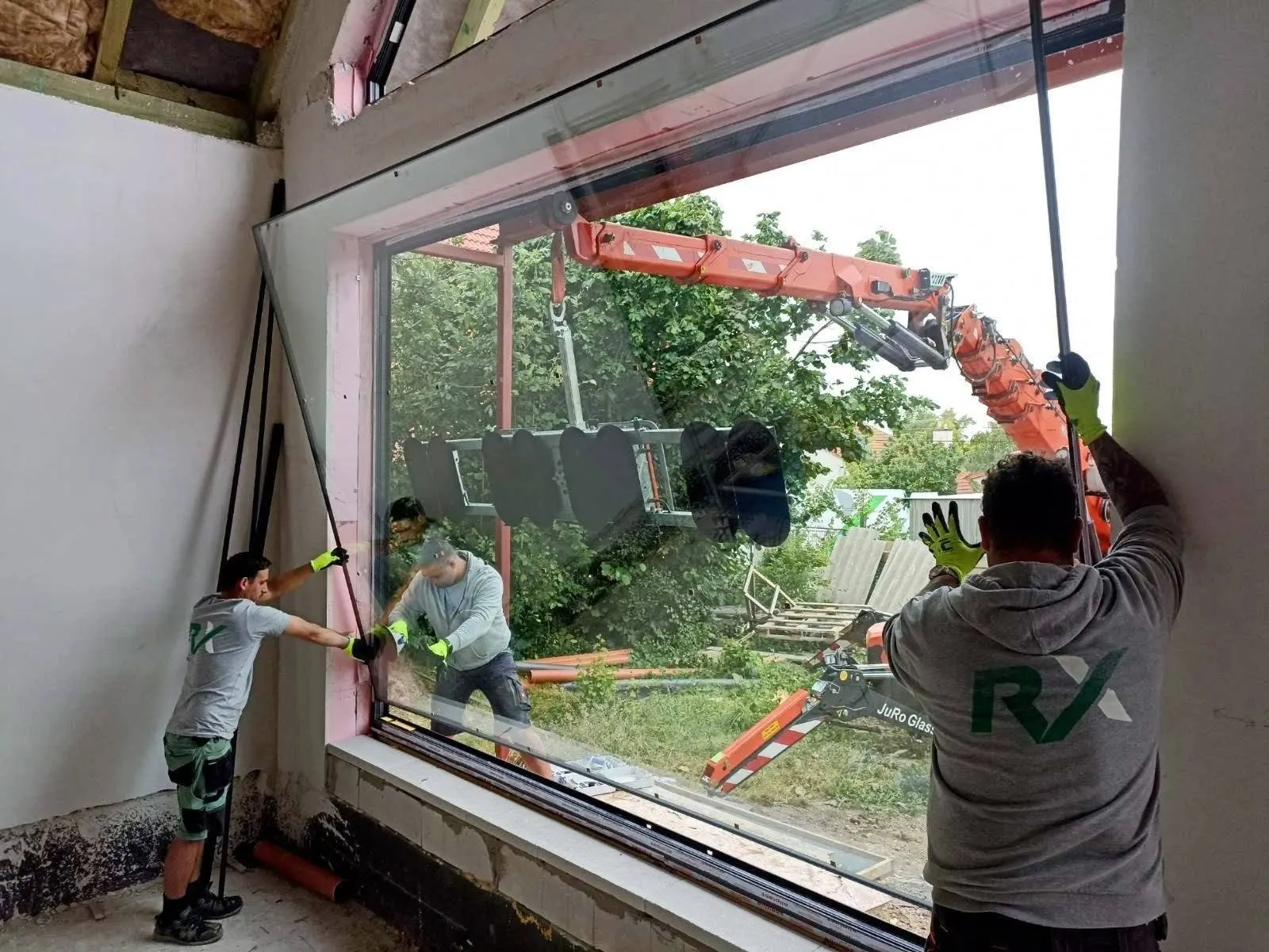 Családi ház, Balatonfűzfő – alumínium ablak, üvegfal, pókdaru (4/9. kép)