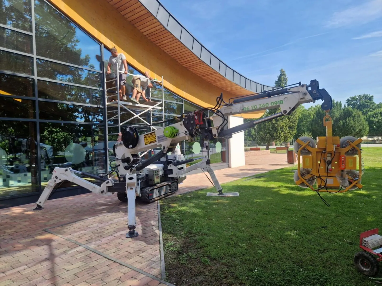 Harkány Fürdő, Harkány – alumínium függönyfal, üvegfal, pókdaru