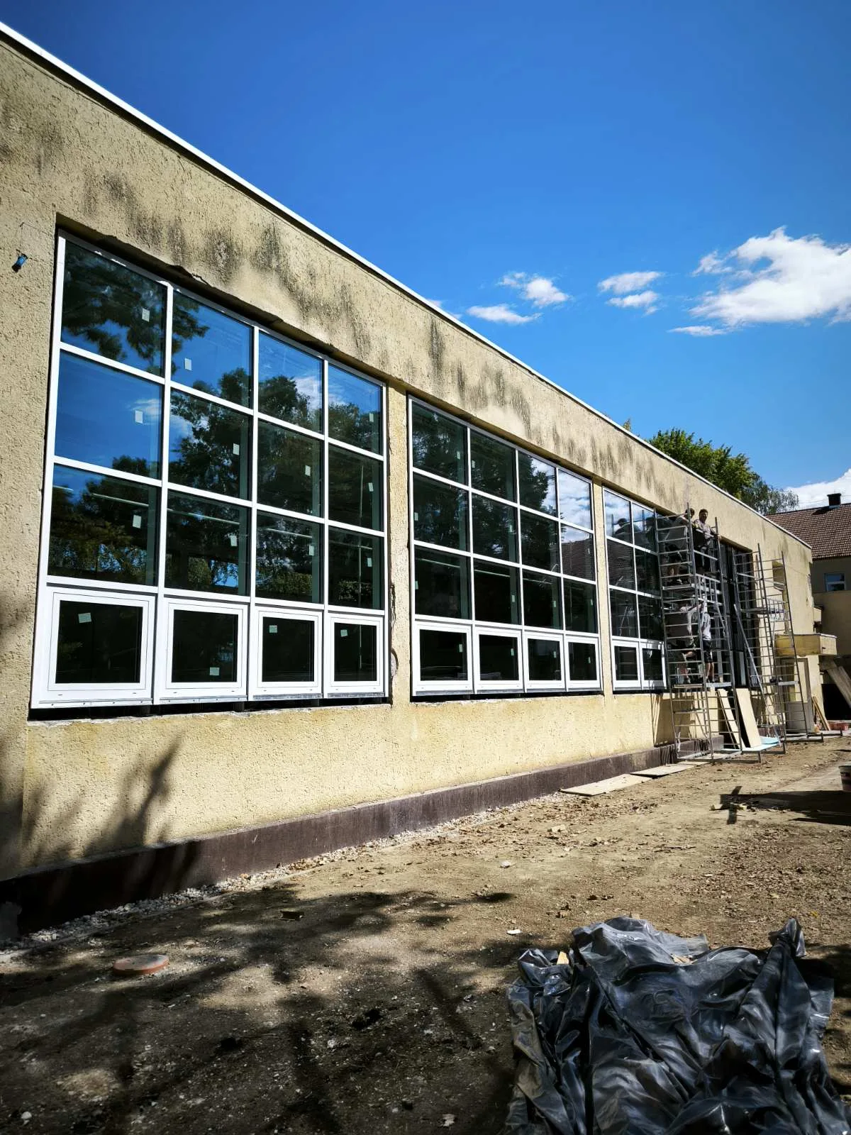 József Attila Általános Iskola, Balatonszárszó – alumínium függönyfal, alumínium ablak